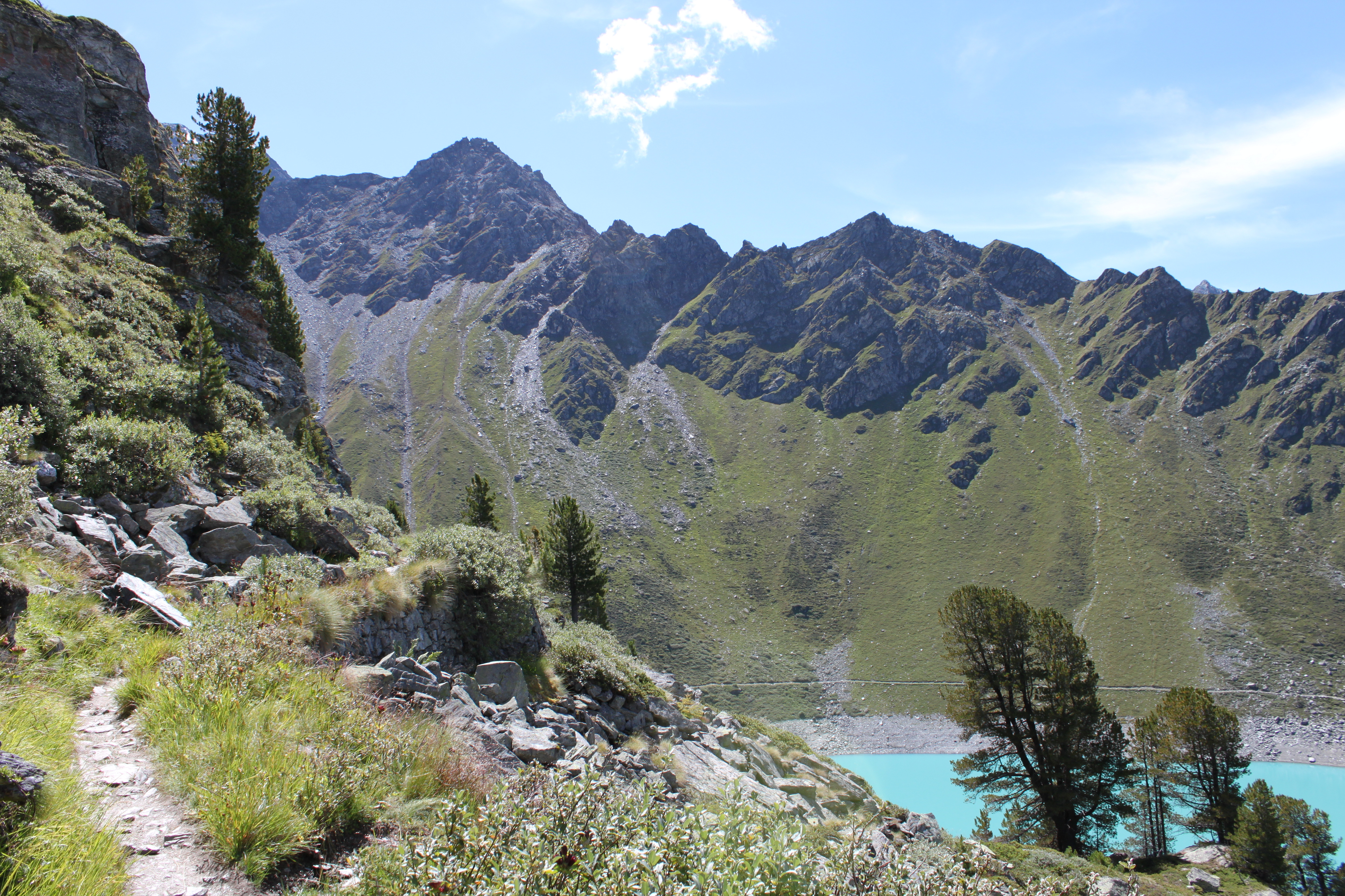 Bisse aérien de Chervé et lac du Cleuson