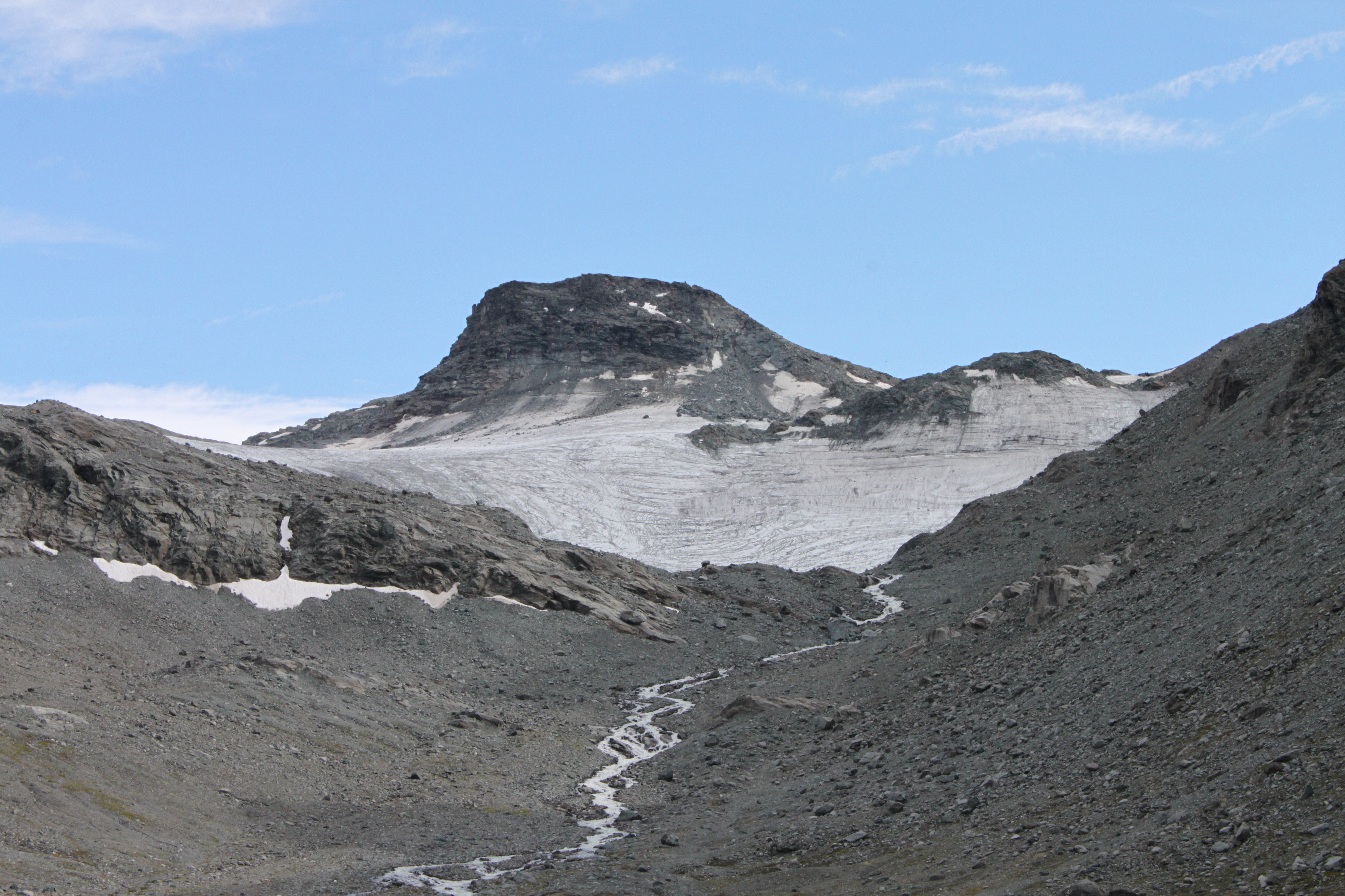 Montagnes aux abords du lac du Grand Désert