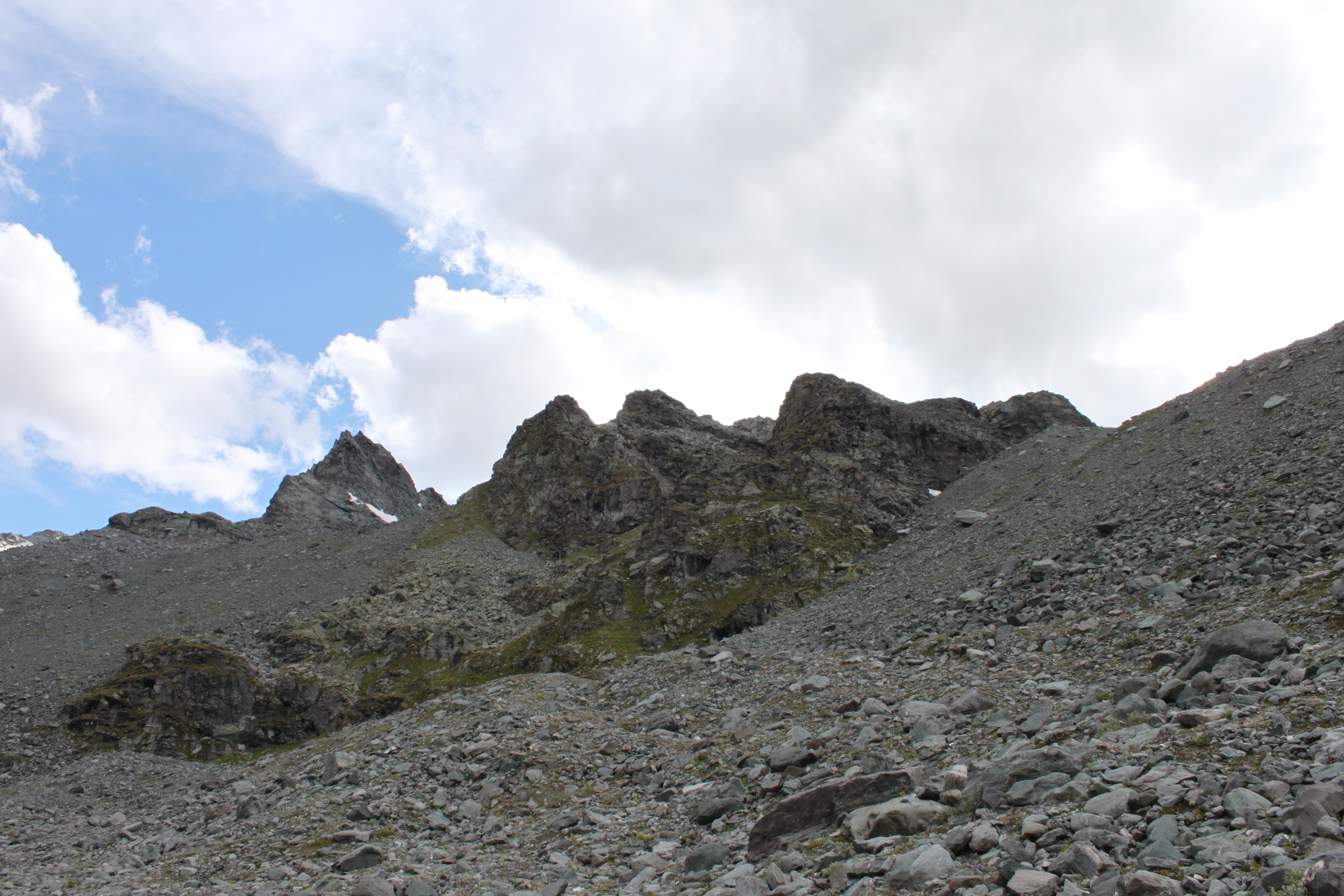 Montagnes aux abords du lac du Grand Désert