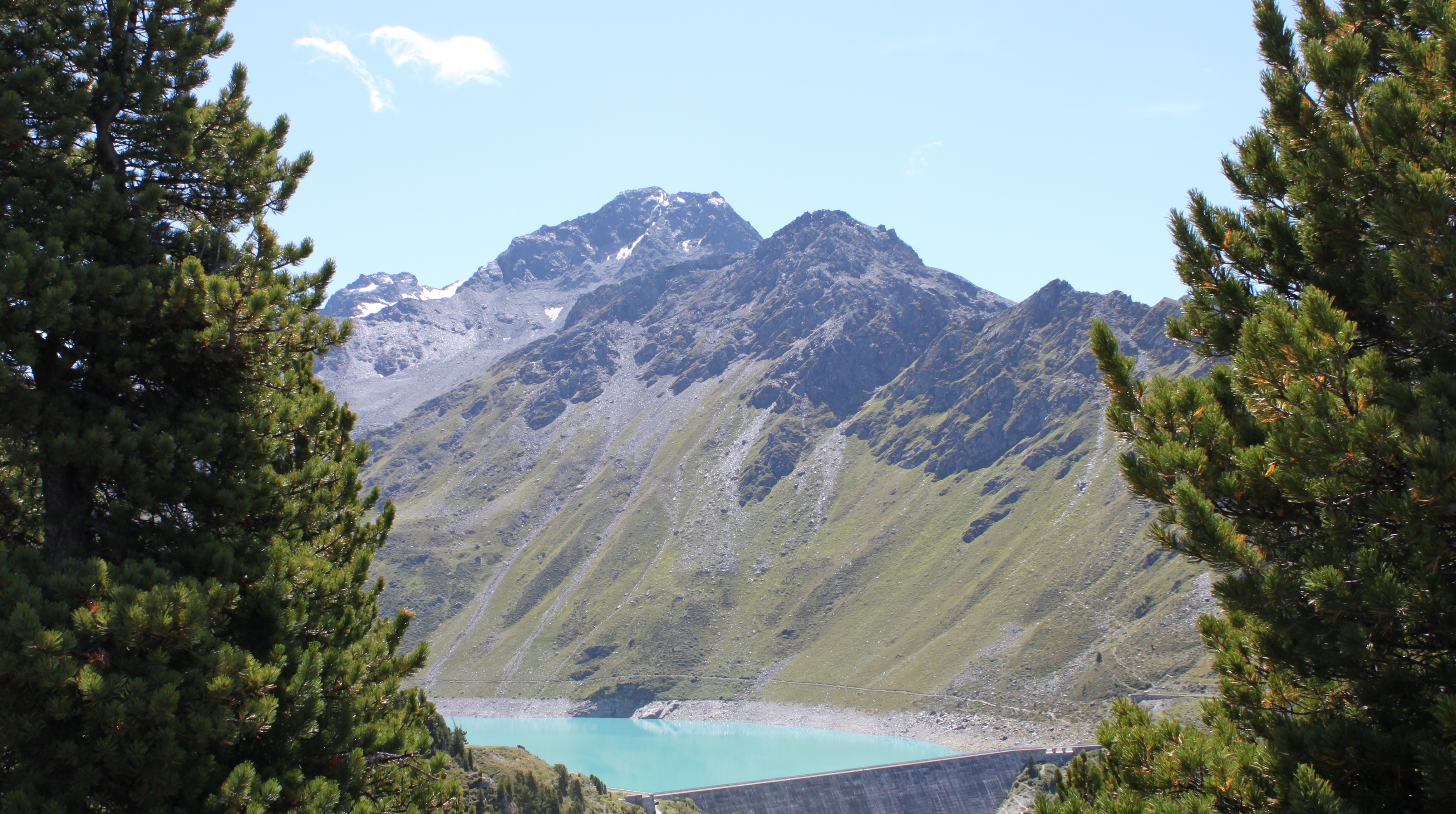 Barrage du Cleuson depuis le bisse aérien de Chervé