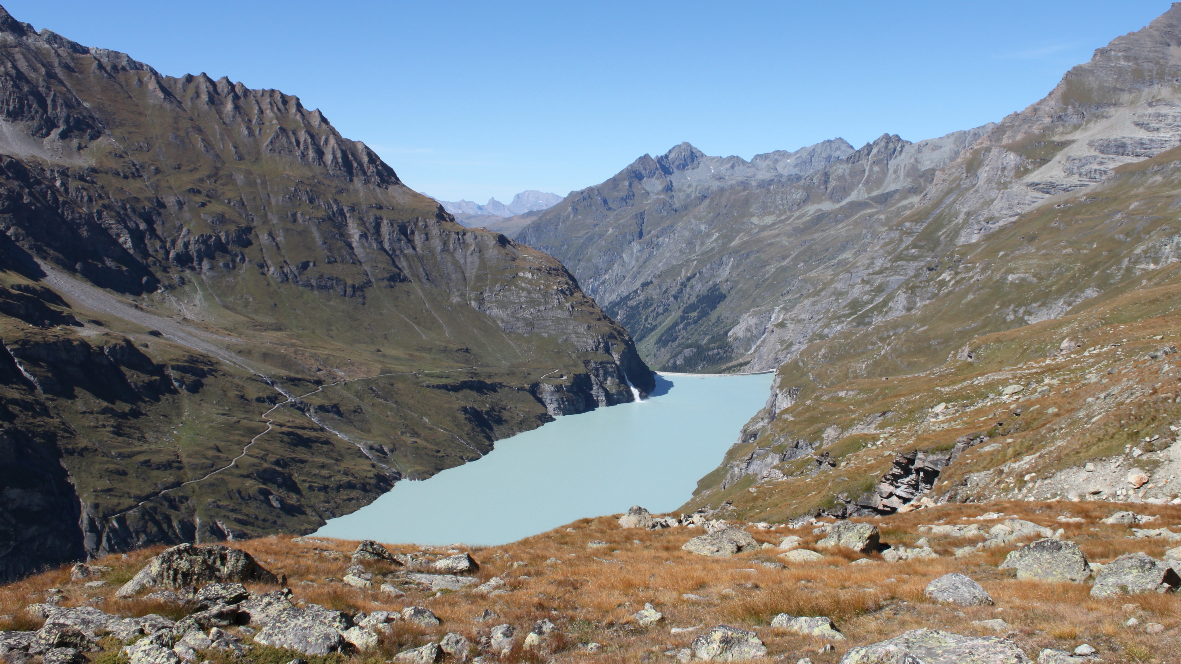 Vue aérienne du barrage de Mauvoisin