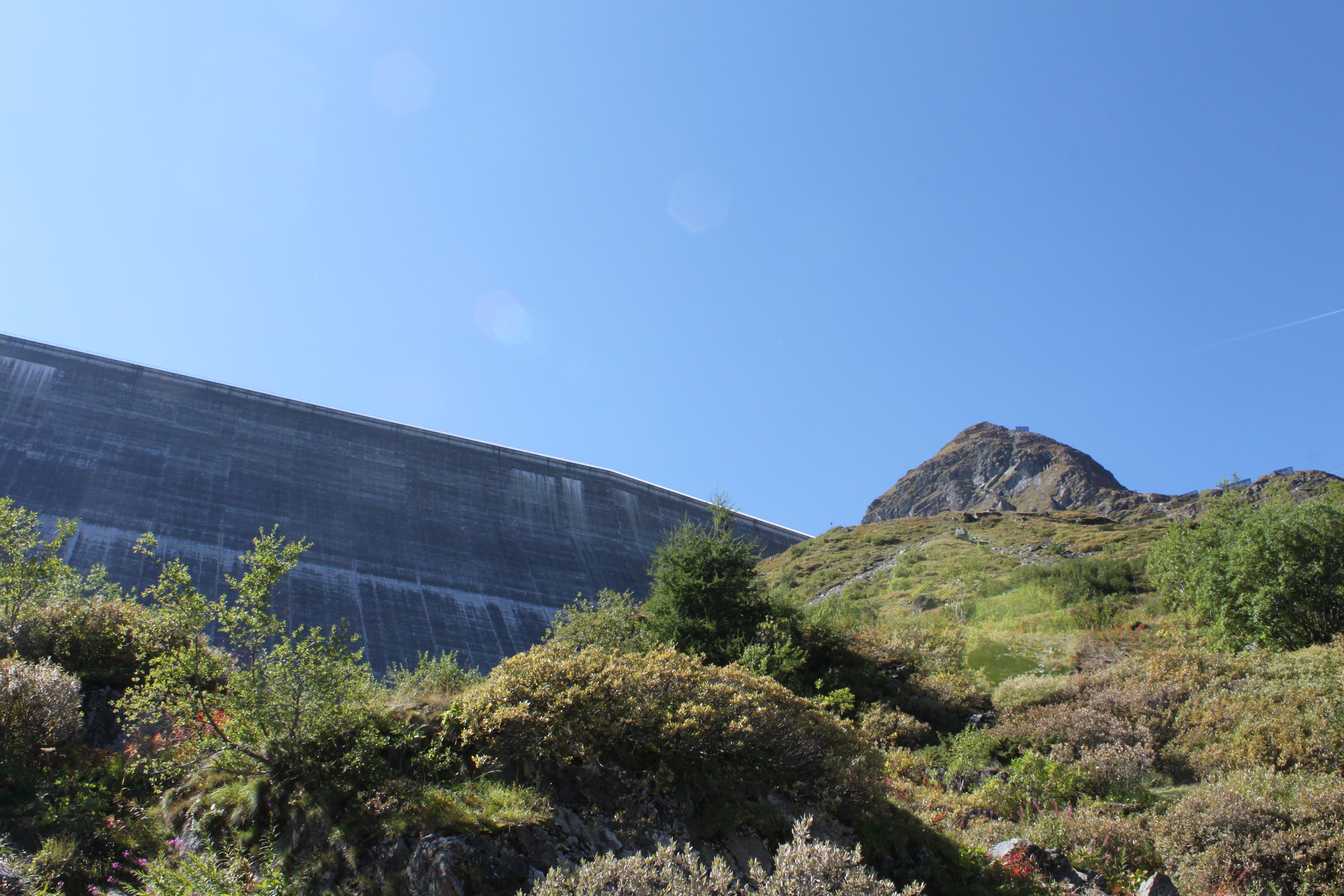 Vue du mur de béton de la Grande-Dixence