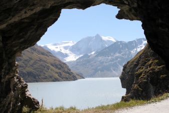 Fenêtre sur le lac des Dix et le Mont Blanc de Cheilon