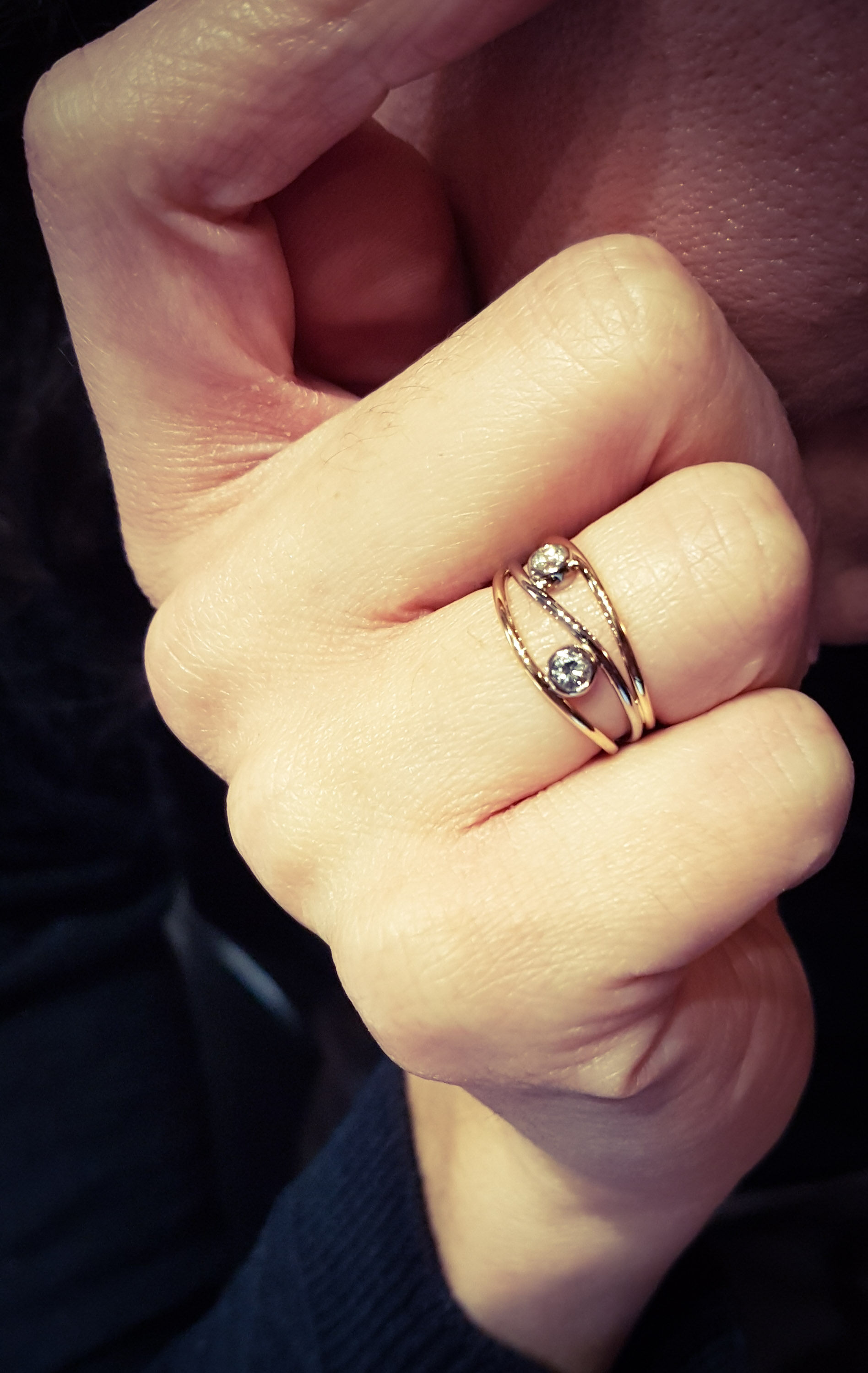 Bague or fil et diamants