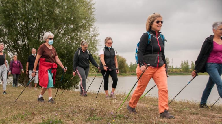 La marche nordique en pleine nature