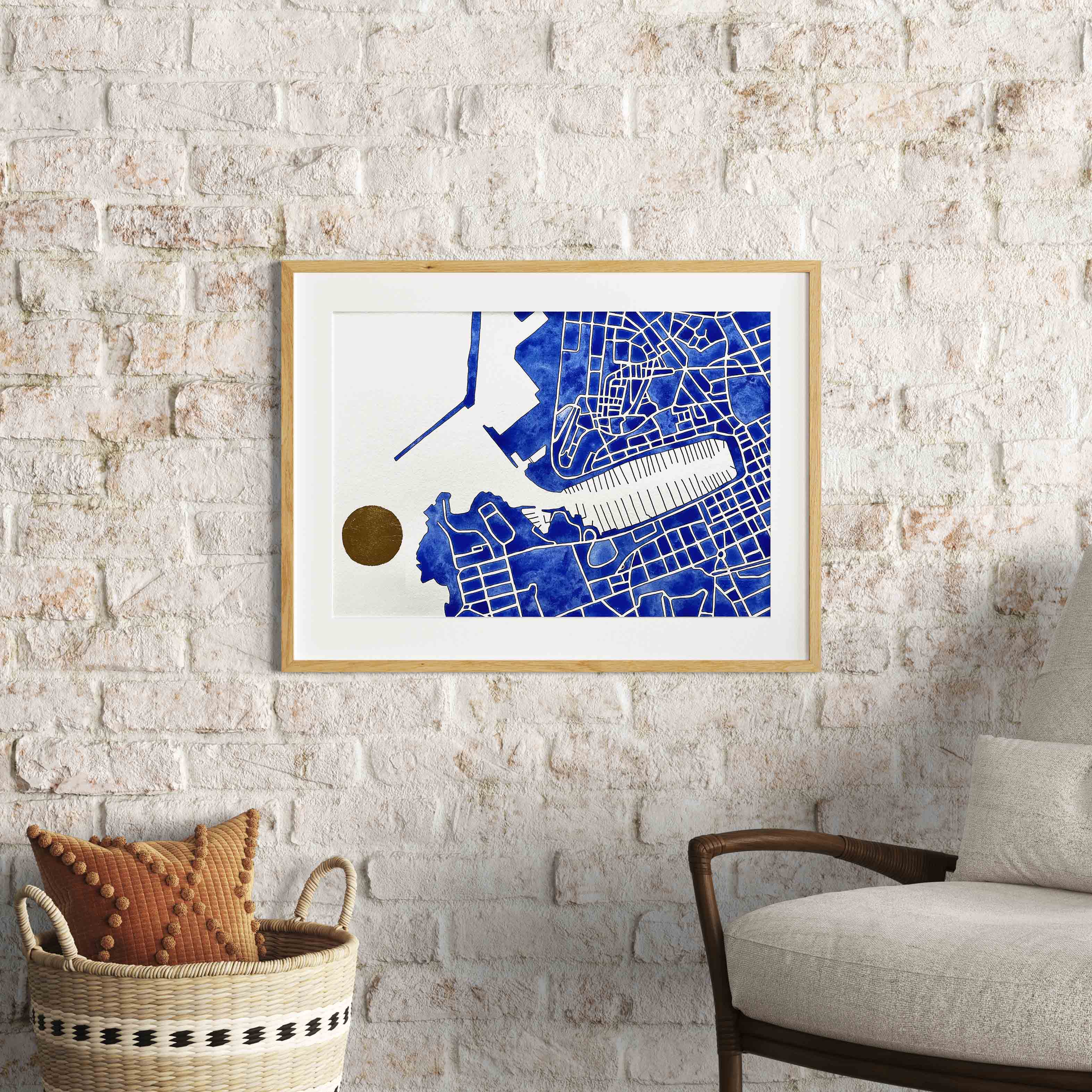 Faire illustrer sa ville d’enfance : pourquoi une carte personnalisée a tant de sens