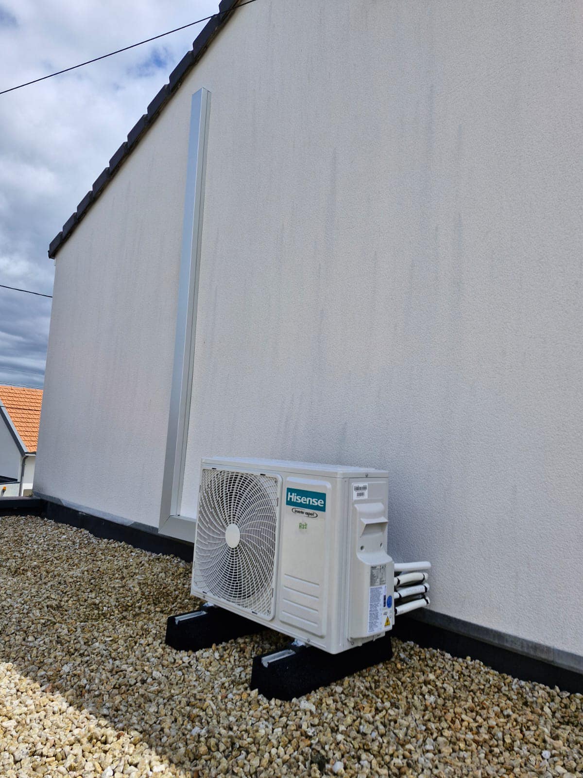 Nouvelle installation de climatisation réversible pour deux chambres a l’étage de cette maison sur Orvault, très agréable de voir la satisfaction des clients.