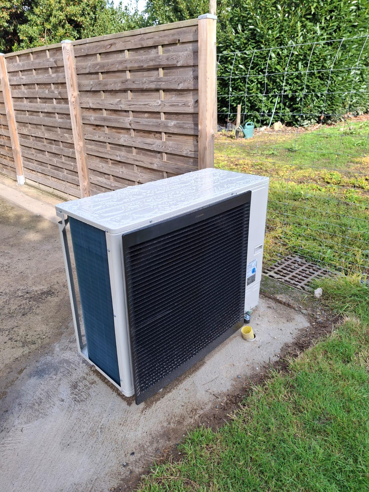 Nouvelle installation de Pompe a Chaleur AIR/EAU de marque Daikin avec une gestion 2 zones. Merci aux clients de leur confiance