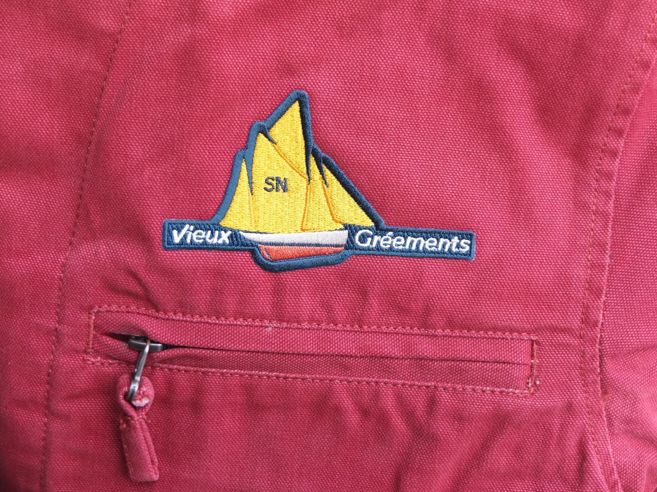 Blouson rose detail