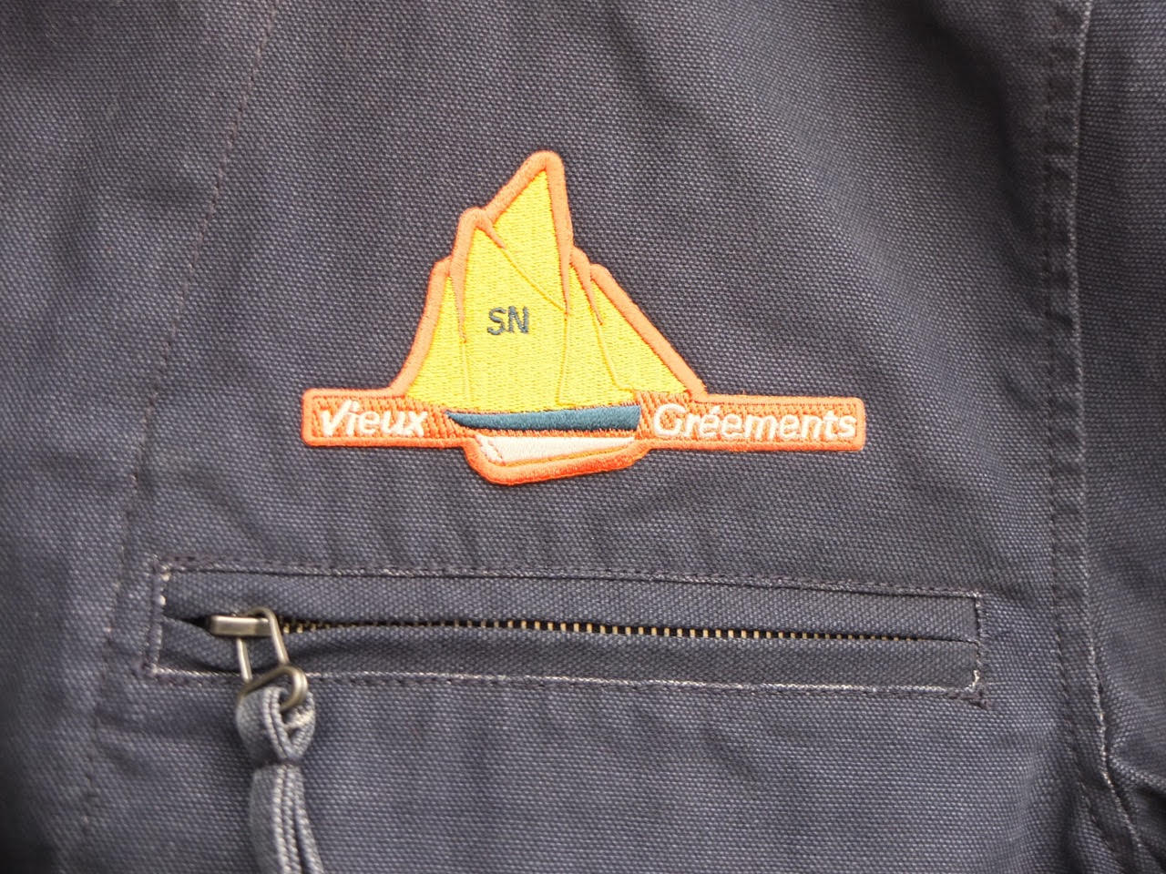 Blouson bleu detail