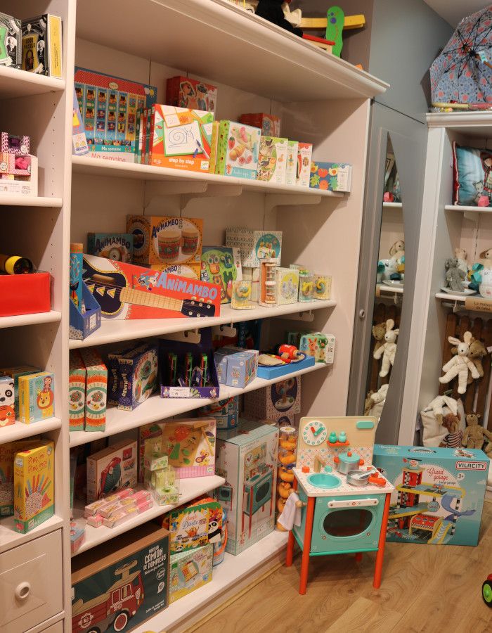 X cabane a jouets interieur boutique 1