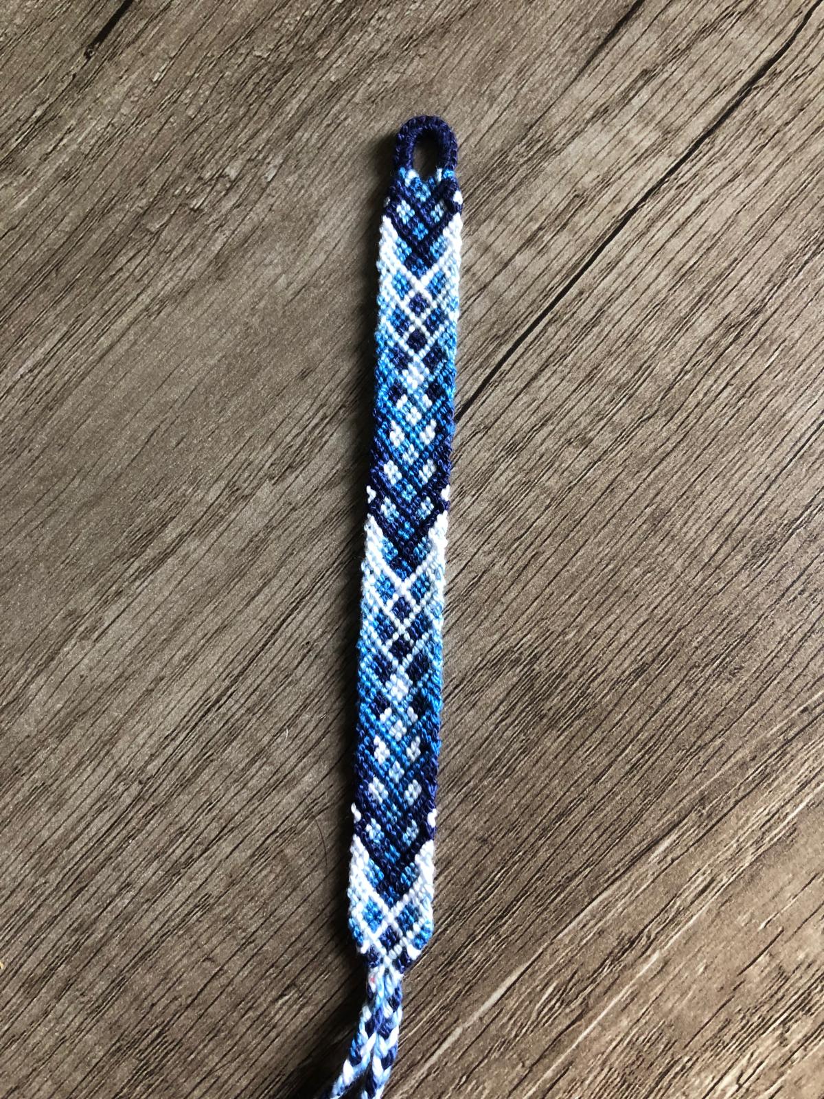 Chevrons-croises-bleu