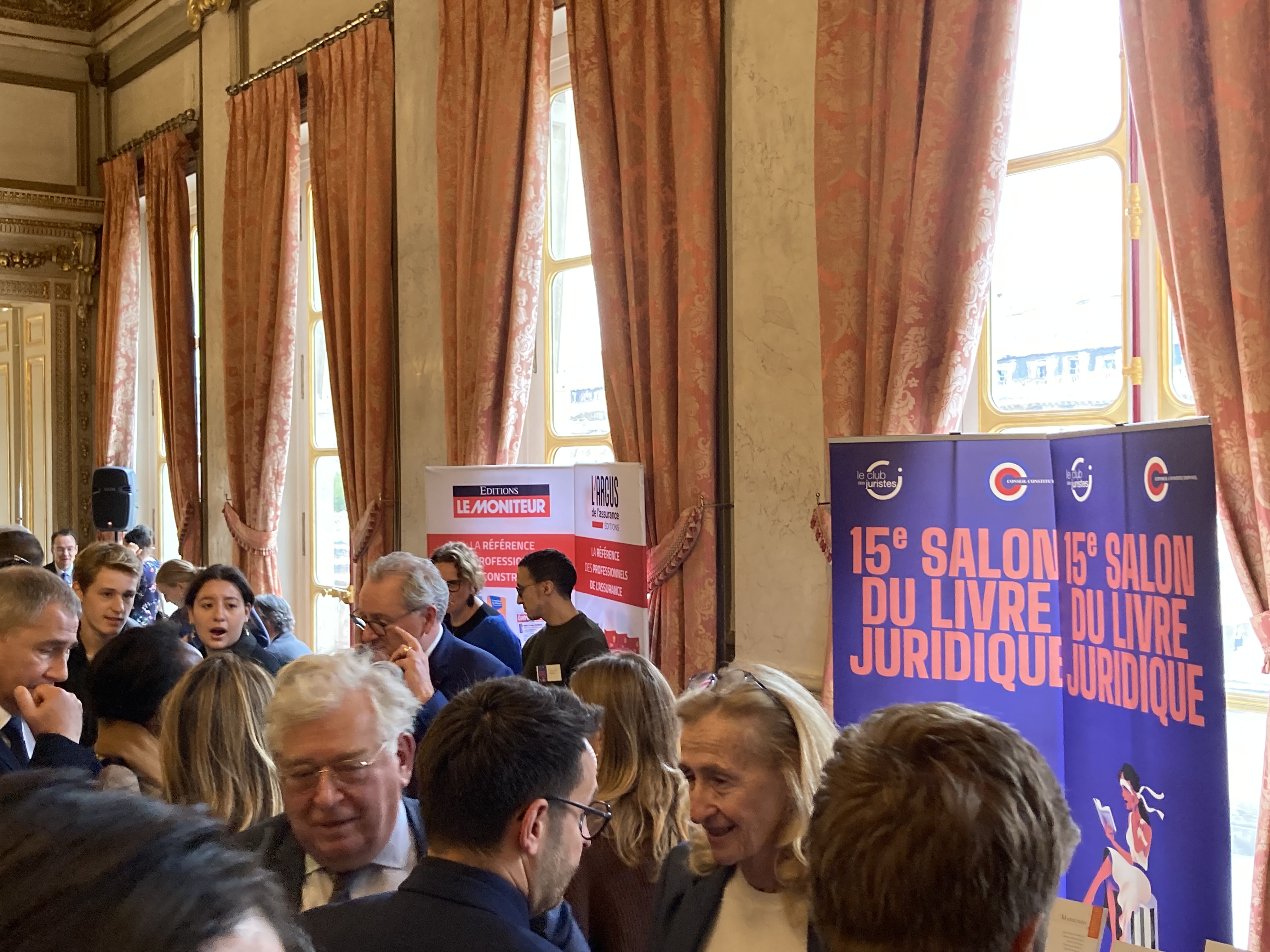 Je ro me en discussion avec la ministre belloubet bis laurent sebag