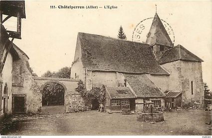 Cour chateau chatelperron