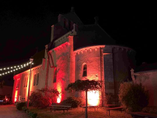 Eglise-de-Chavroches-illuminee-INTERNET