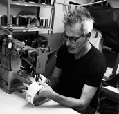 Photo de Luc Miraglia (Manager/Styles) - Yolète, marque française de maroquinerie basée à Aurillac : Ceintures, boucles, sacs et pochettes.