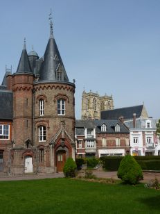 + Hôtel de Ville et Abbatiale Saint-Pierre de CORBIE / Photo : Paul PARIS, Tous droits réservés