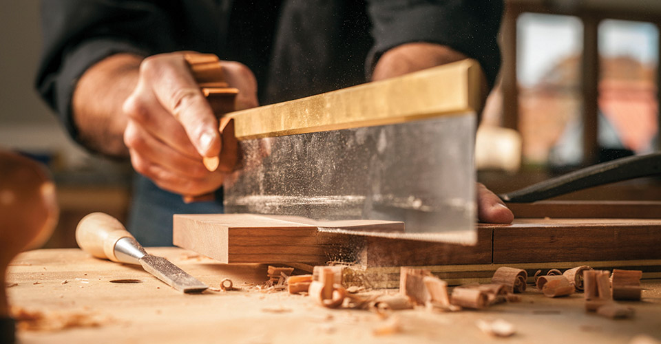 Tapered carcass saw in use