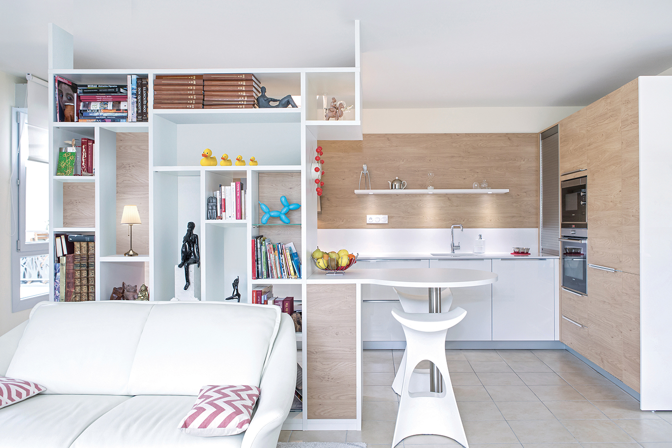 Pyram futura medium vernis blanc melamine chene detail 2 