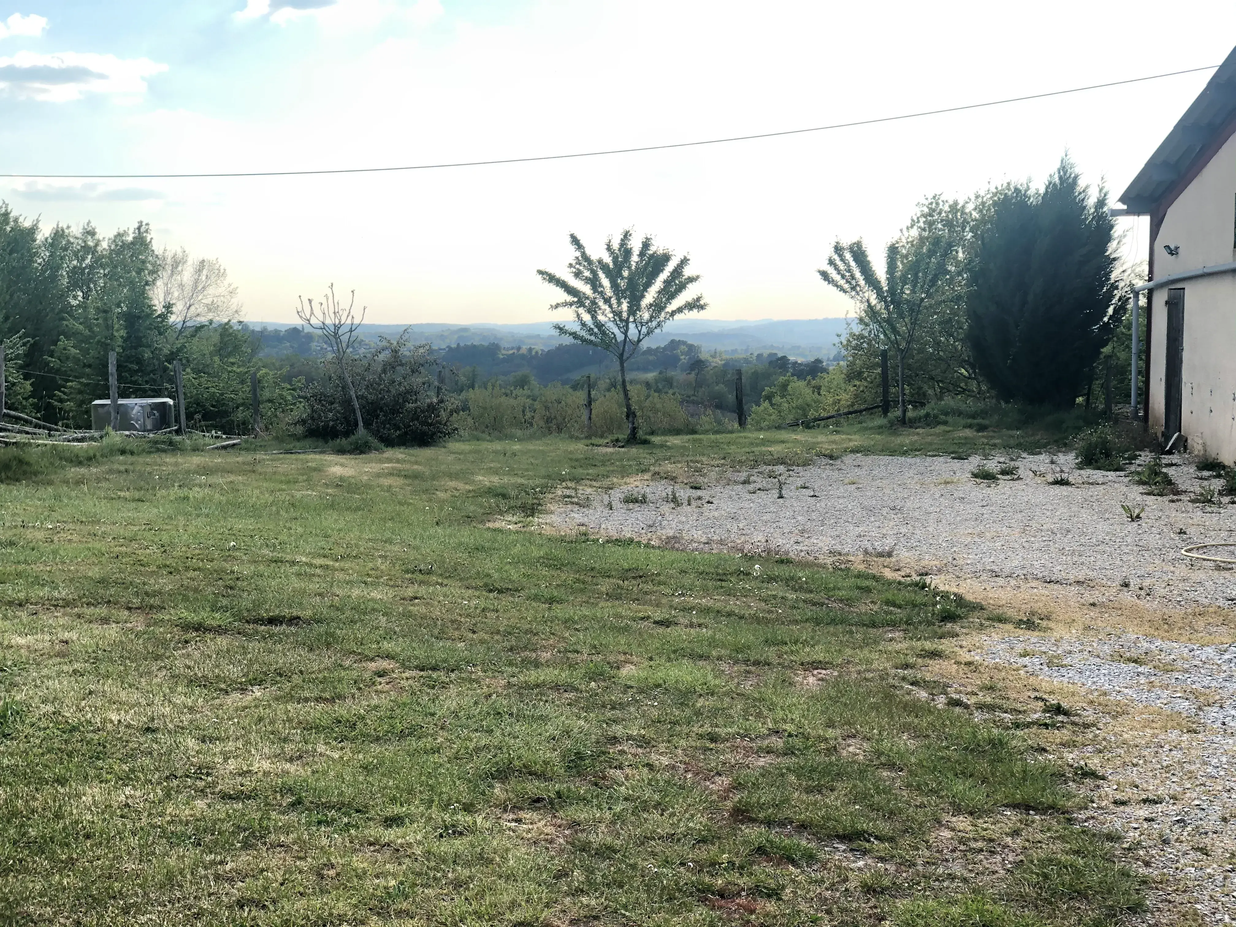 Bornes électriques sur notre aire de camping-car en Corrèze
