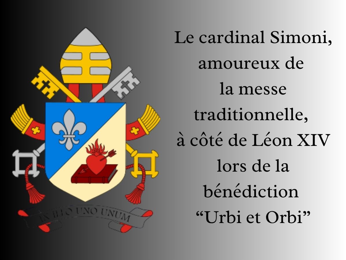 Le-cardinal-Simoni-amoureux-de-la-messe-traditionnelle-a-cote-de-Leon-XIV-lors-de-la-benediction-Urbi-et-Orbi-