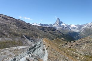 Matterhorn depuis la crête dominant le glacier de Findelen / Alpes suisses
