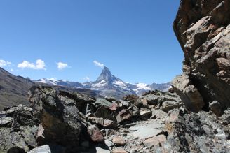 Cervin / Matterhorn depuis le sentier menant au glacier de Findelen / Alpes valaisannes suisses