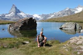 Christian devant le lac Stellisee / Alpes suisses / Photos of Switzerland