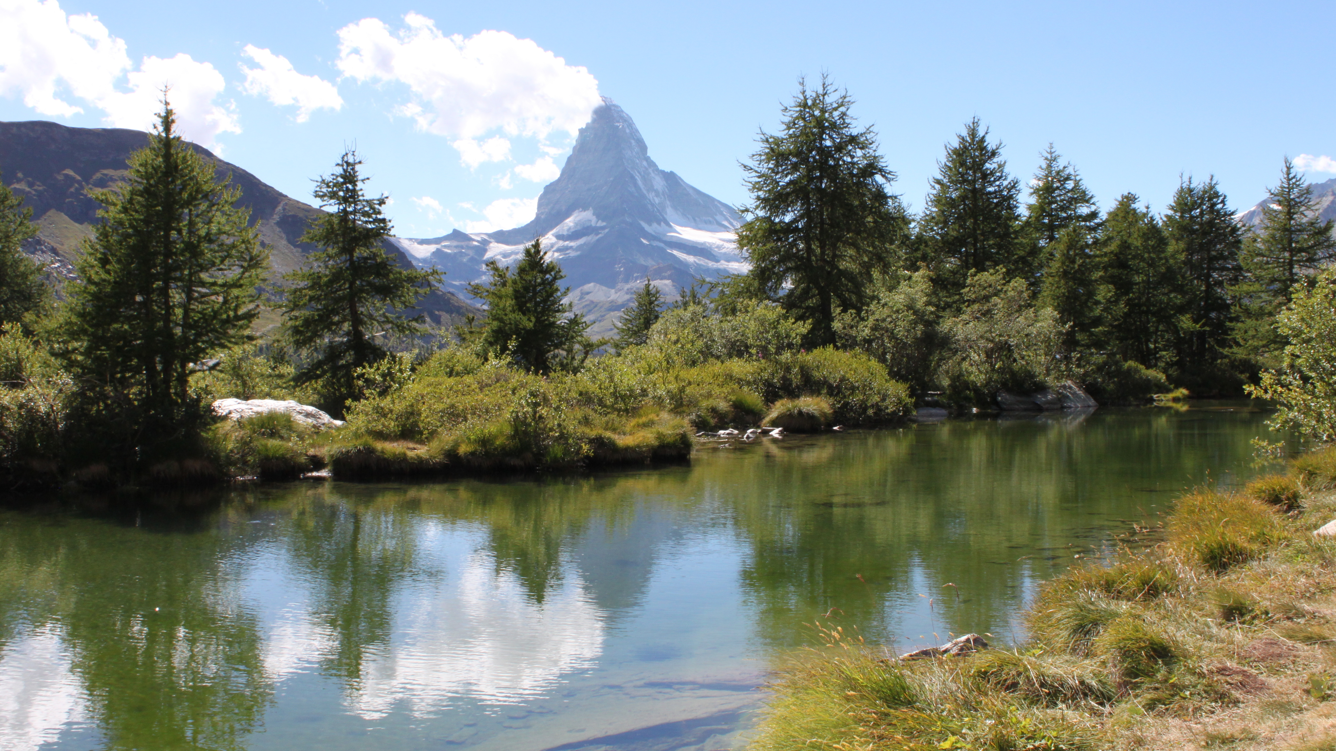 Reflets dans le lac Grindjesee et Matterhorn au loin / Photos of Switzerland