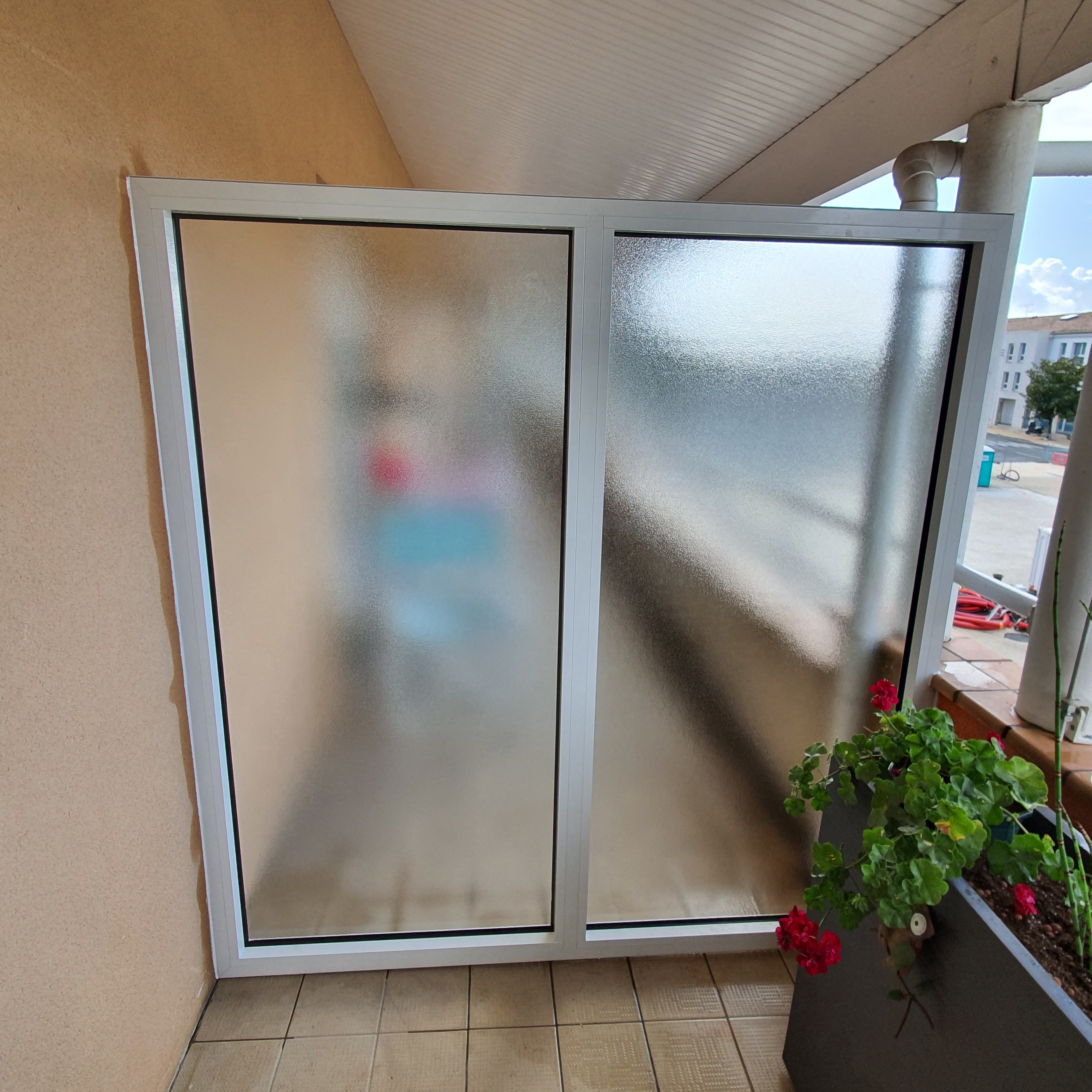 Séparatif de balcon en verre imprimé granité