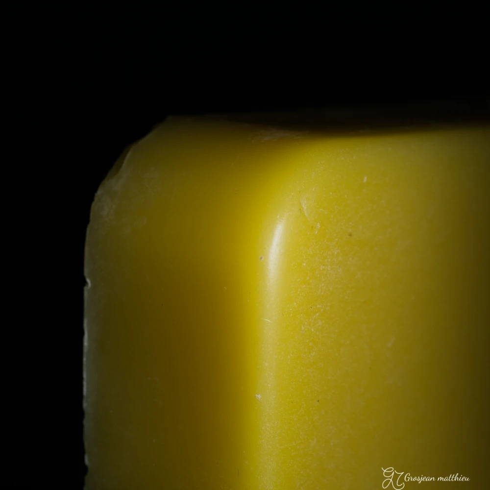 Pain-de-cire-d-abeille-Beeswax-block-02