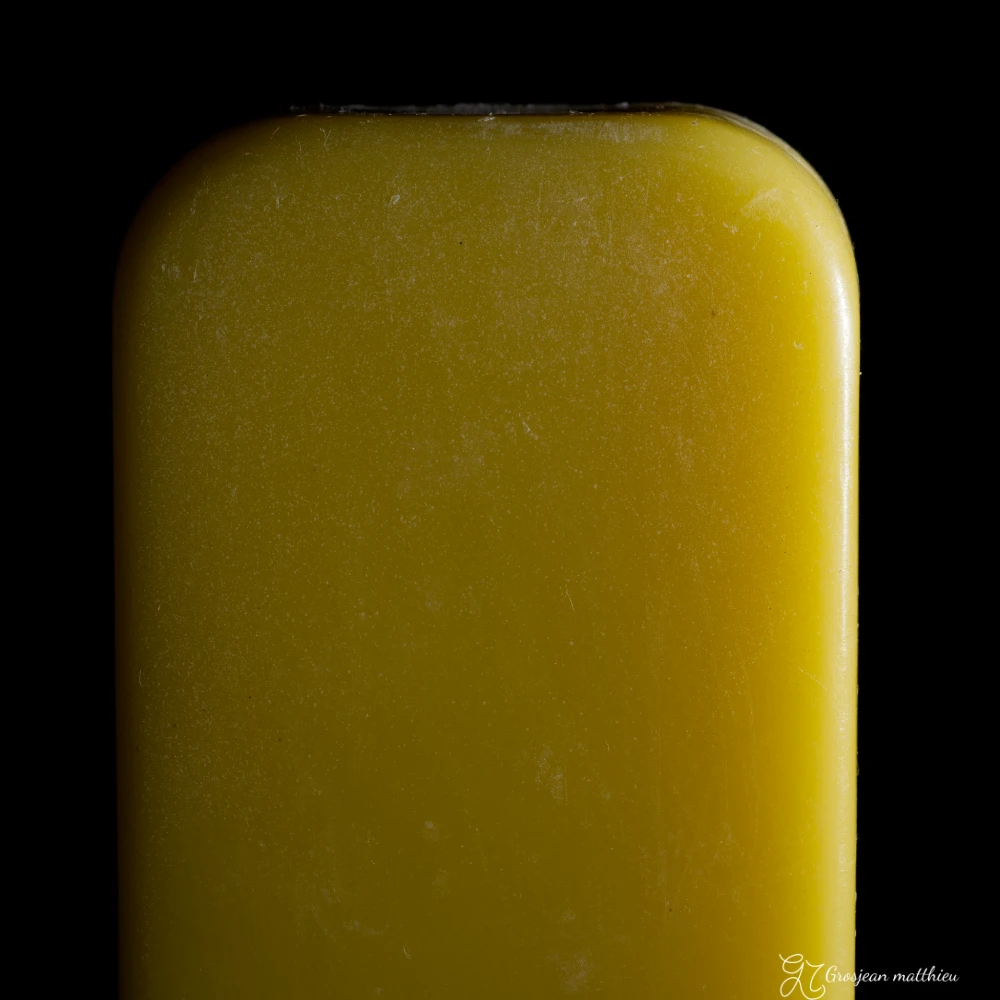 Pain-de-cire-d-abeille-Beeswax-block-01