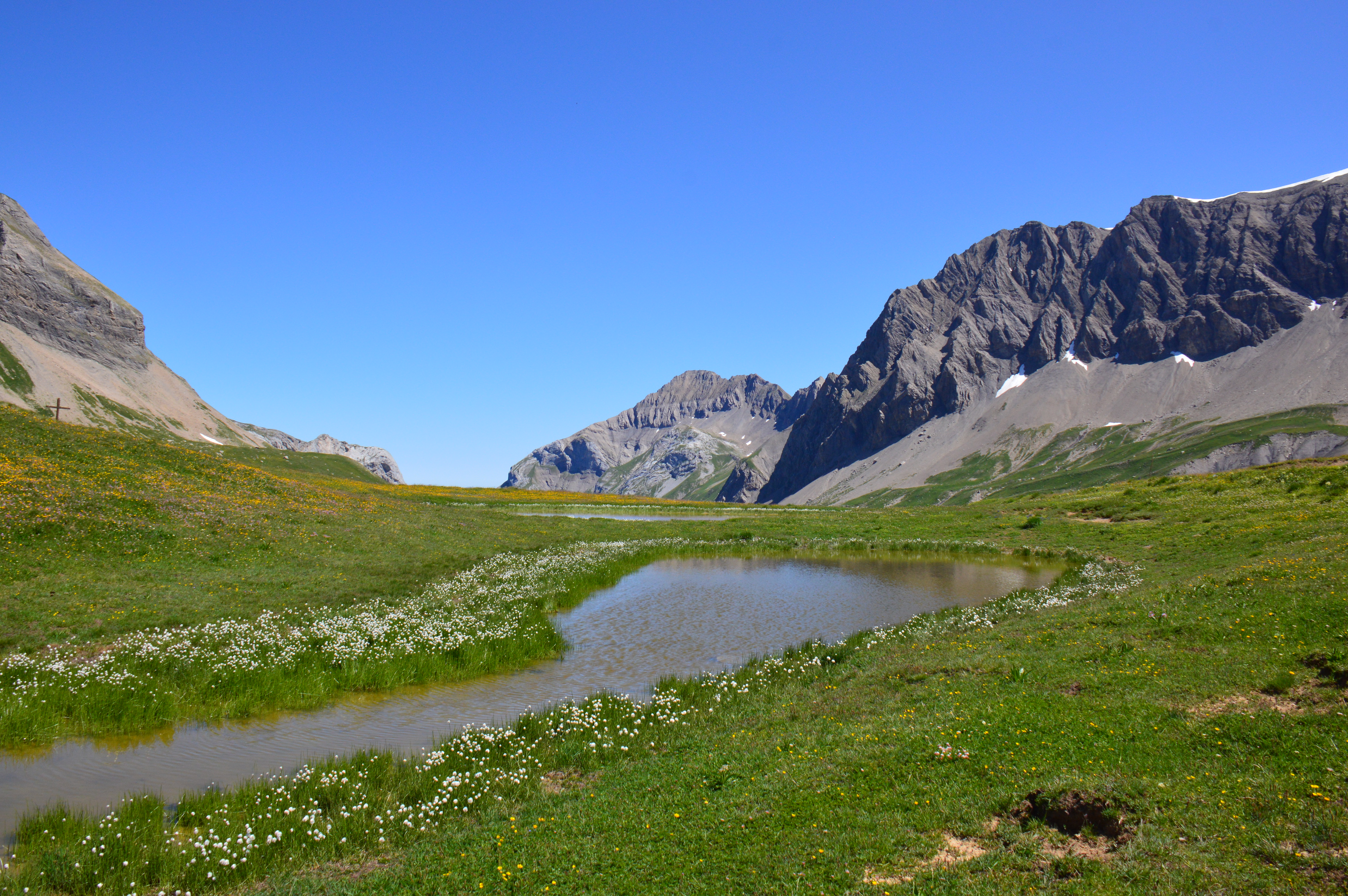 Le Spitzhorn (arrière-plan) depuis le col du Sanetsch dans les Alpes suisses