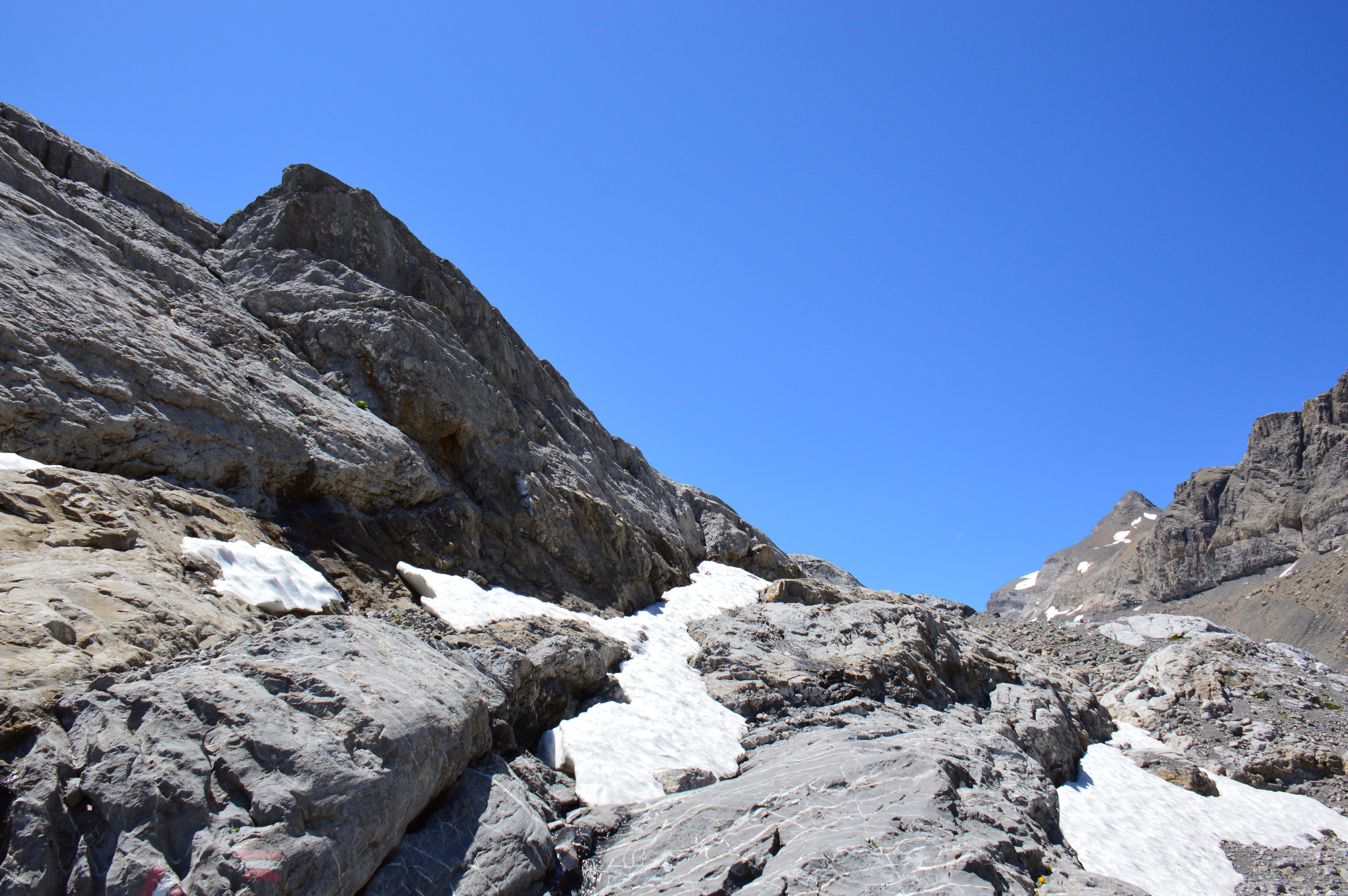 Lapiaz de Tsanfleuron entre Sanetsch et Prarochet / Montagnes suisses