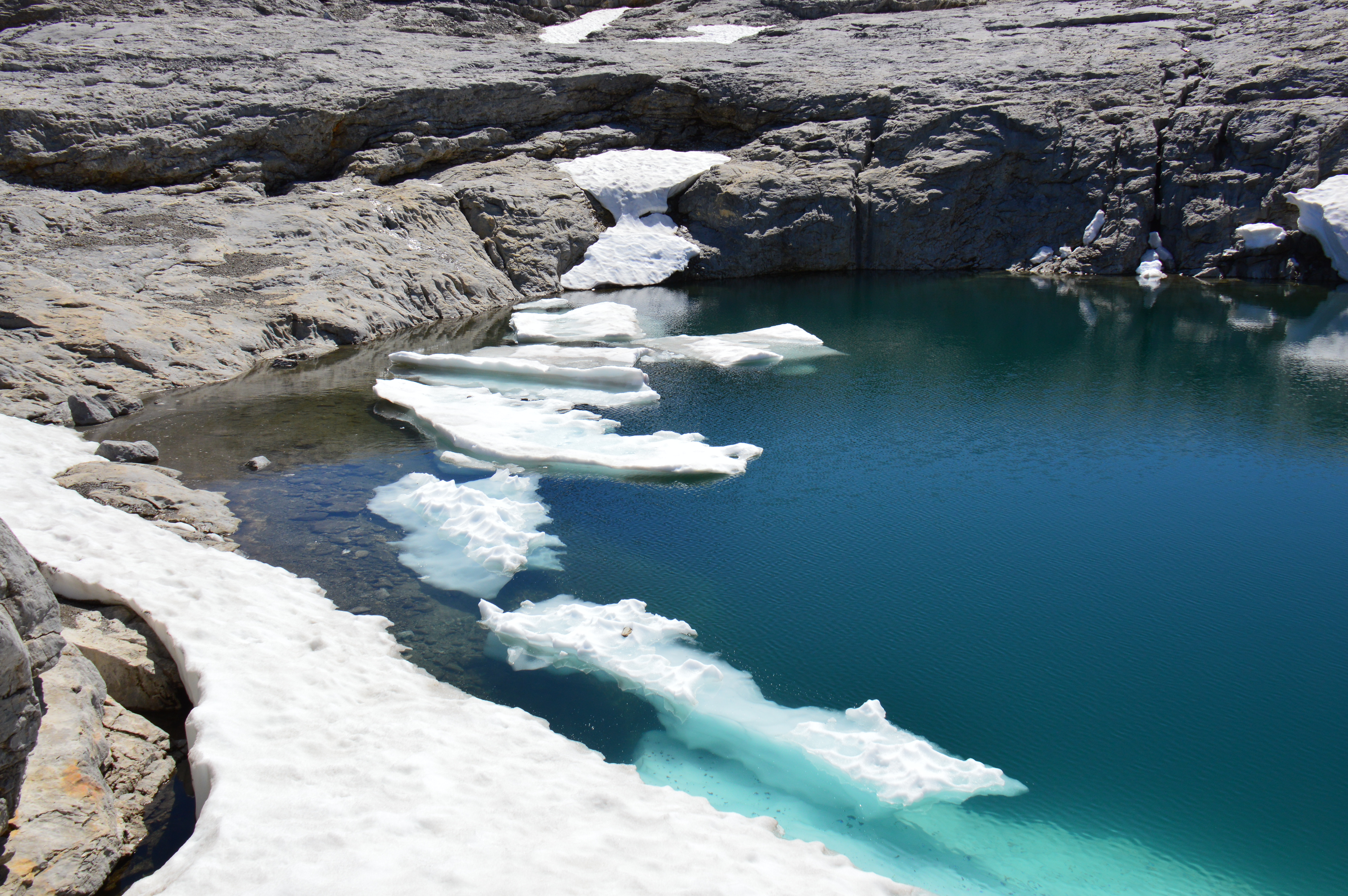 Lac dans les lapiaz de Tsanfleuron / Photos of Switzerland