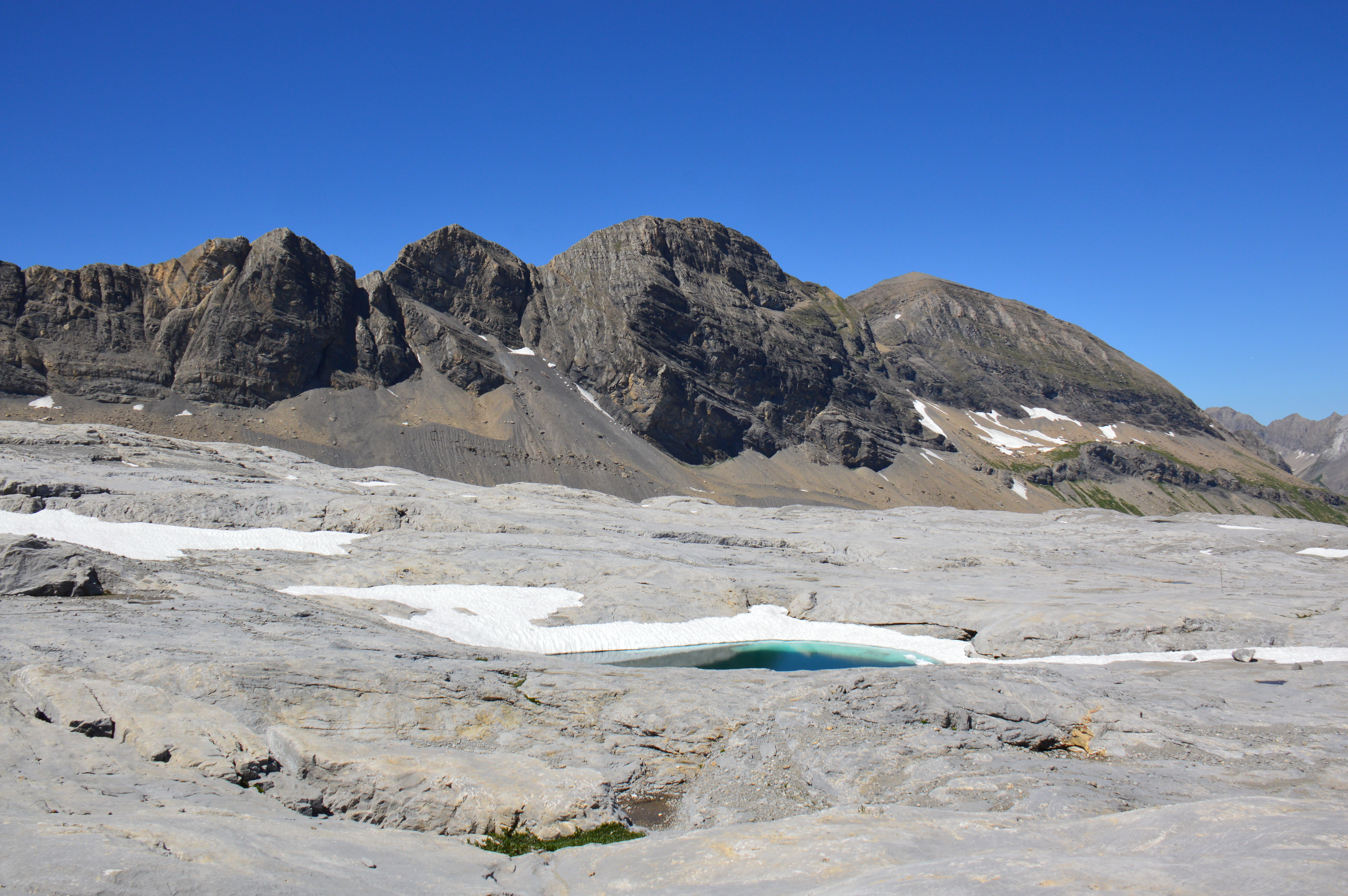 Doline dans les lapiaz de Tsanfleuron / Montagnes suisses