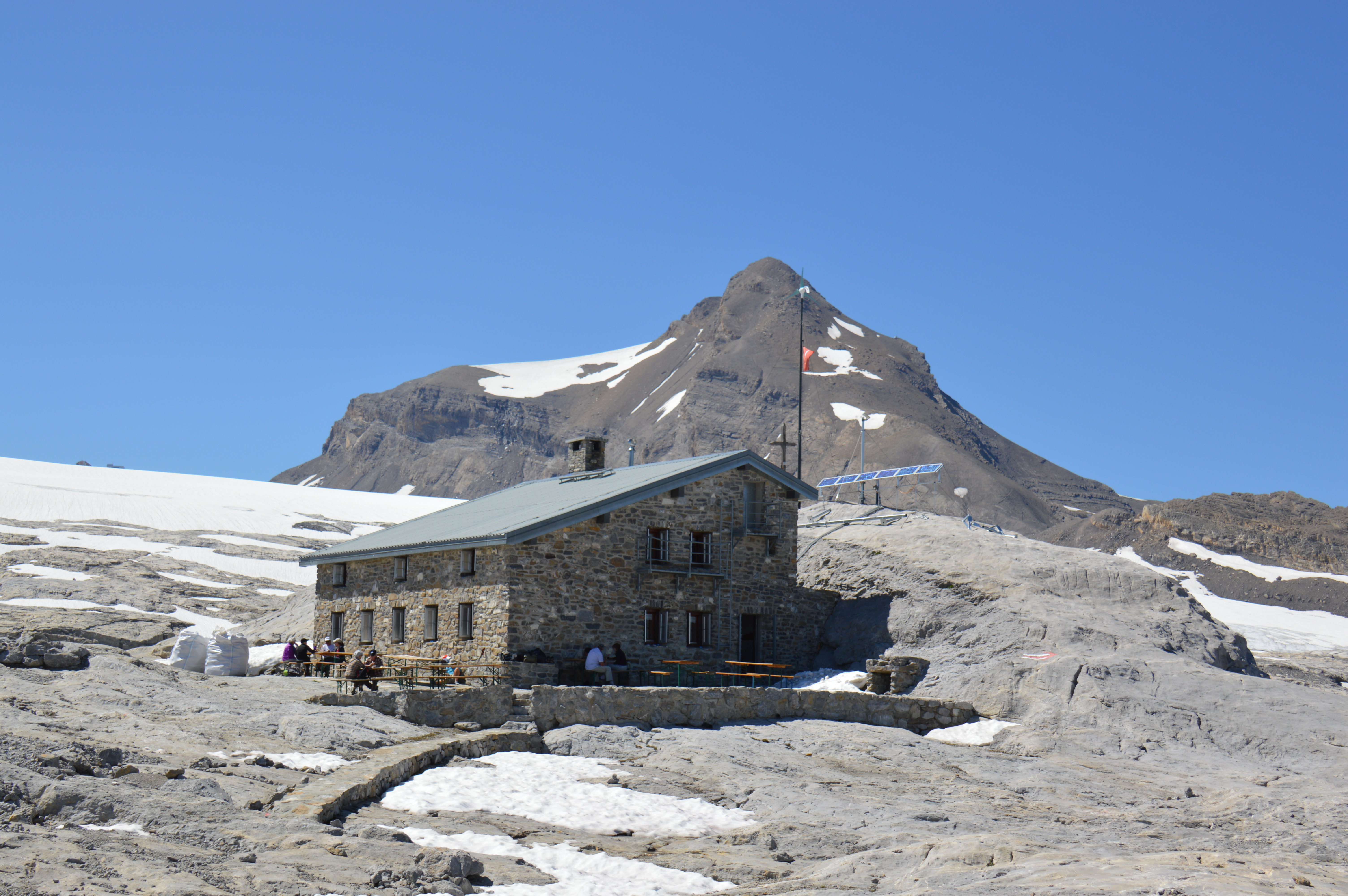 Cabane Prarochet devant l'Oldenhorn / Photos de Suisse