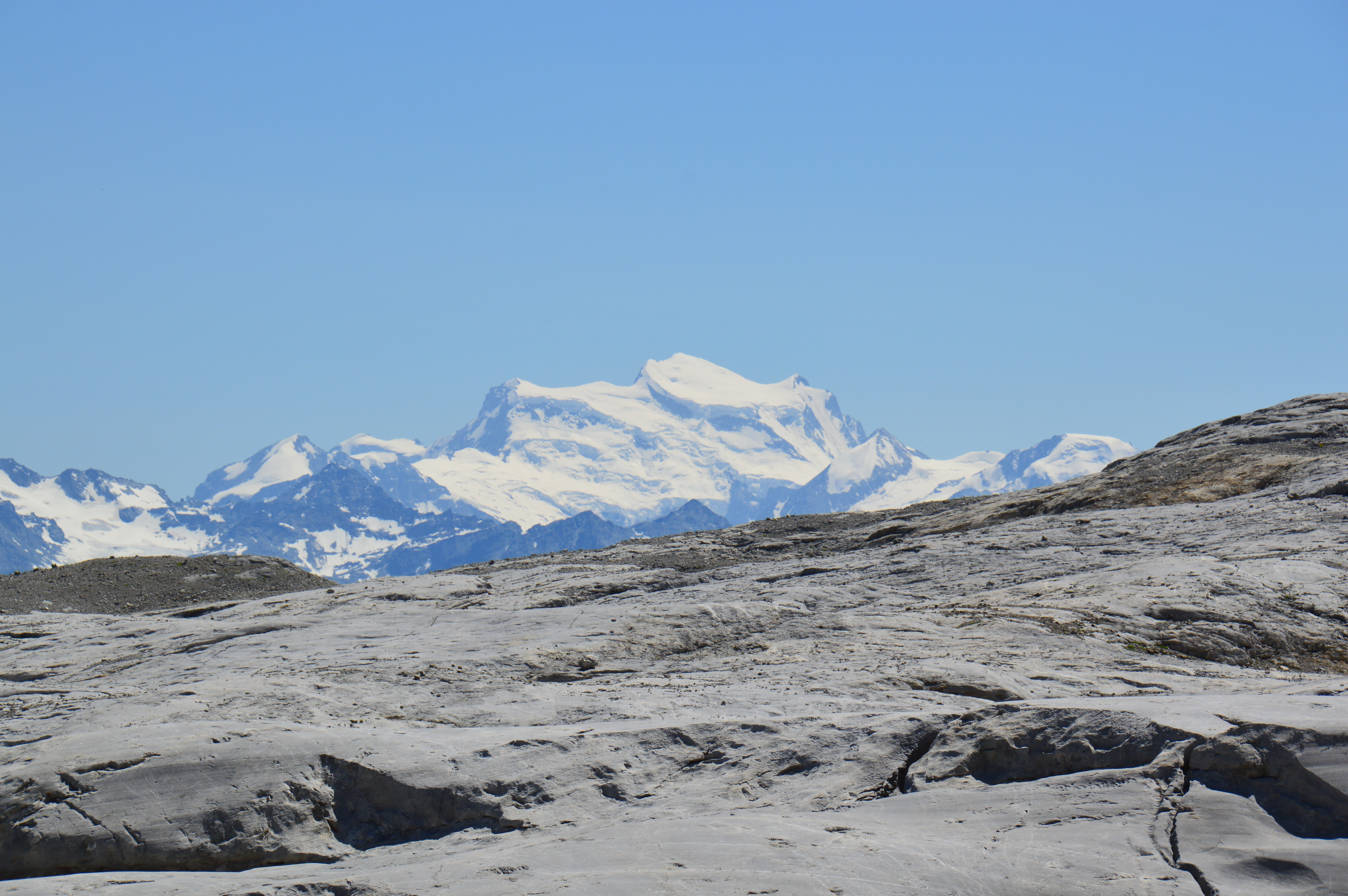 Grand Combin dans les Alpes suisses depuis les lapiaz de Tsanfleuron / Photos of Switzerland