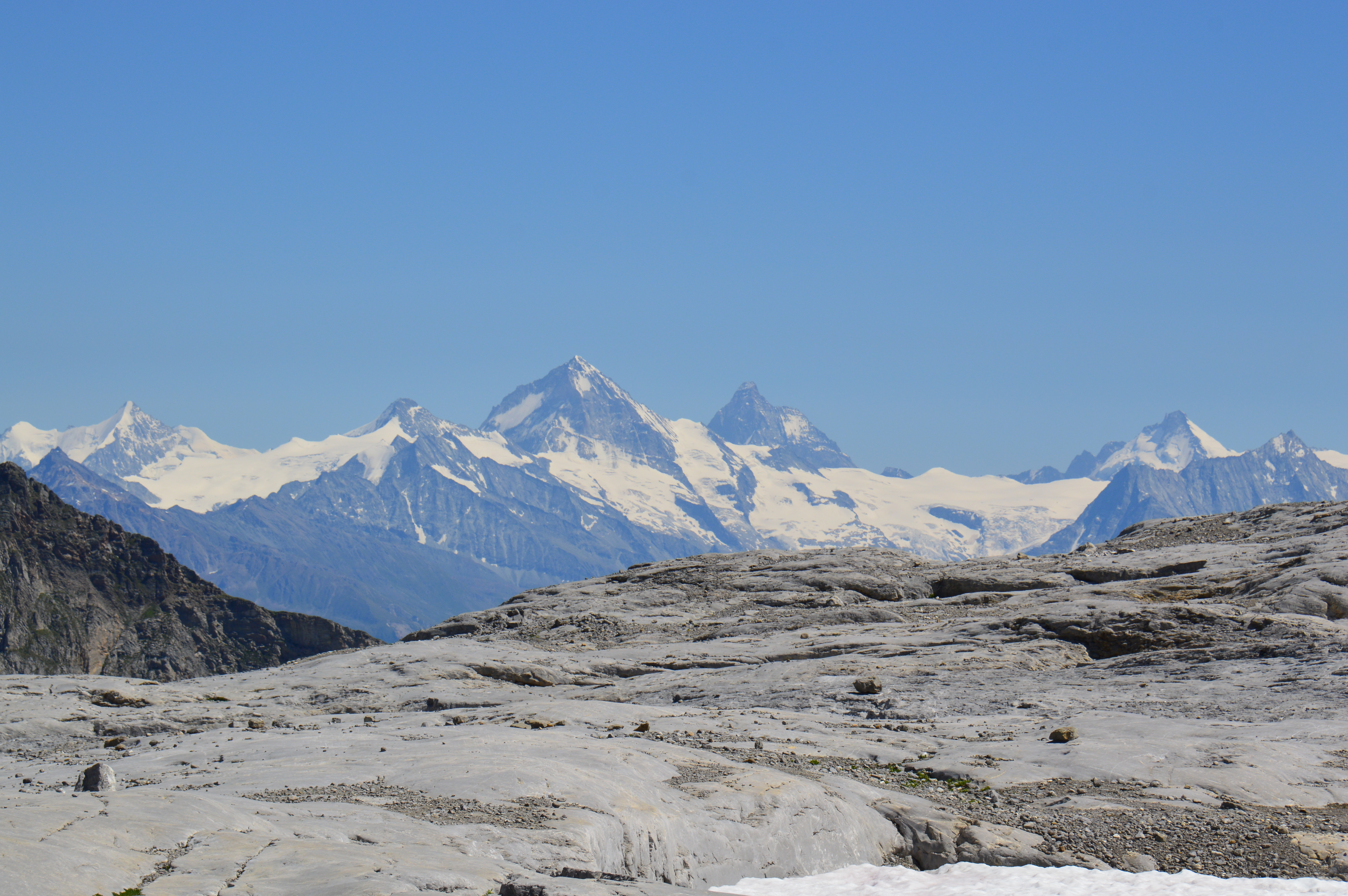 (De gauche à droite) Obergabelhorn / Grand Cornier / Dent Blanche / Cervin / Dent d'Hérens - Alpes et montagnes suisses 