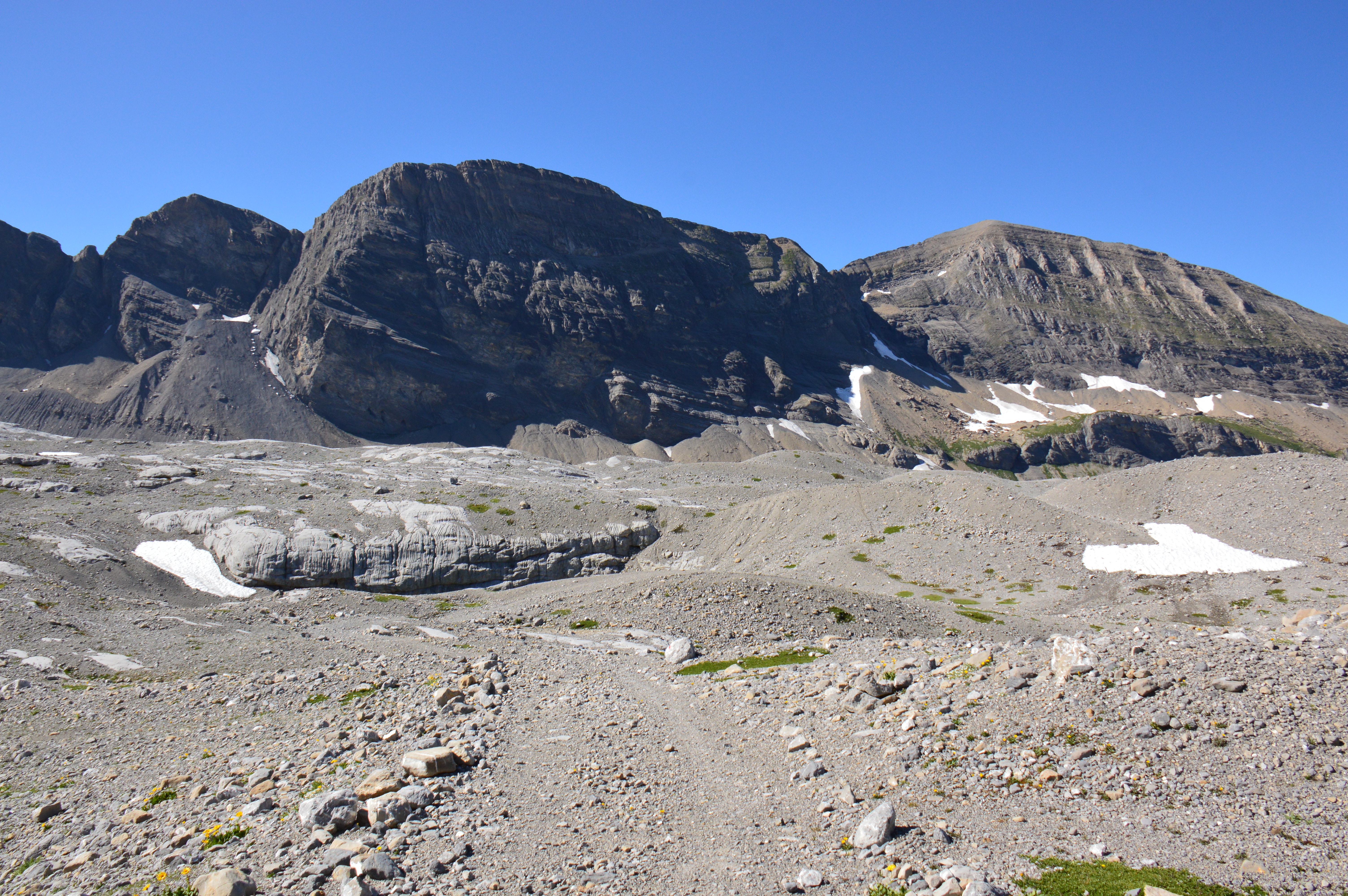 Site de Tsanfleuron dans les Alpes suisses / Randonnée du col de Sanetsch à la cabane Prarochet