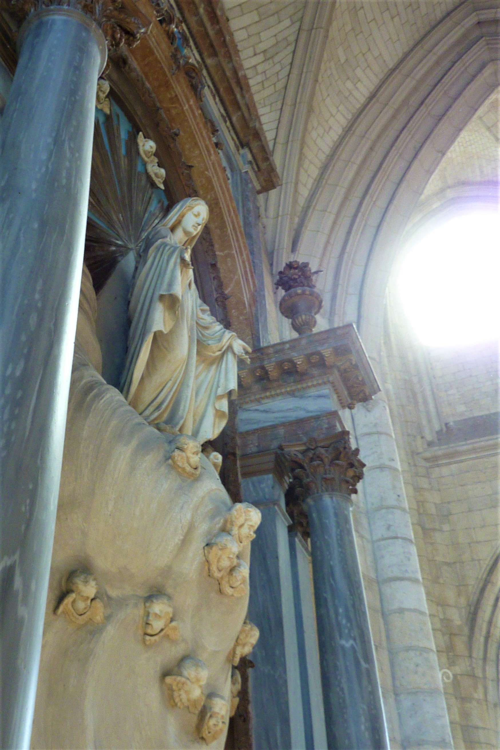 Abbatiale Saint-Pierre de CORBIE, Autel de la Vierge Marie, Collatéral nord / Photo : Paul PARIS, paulparis2012@gmail.com, Tous droits réservés