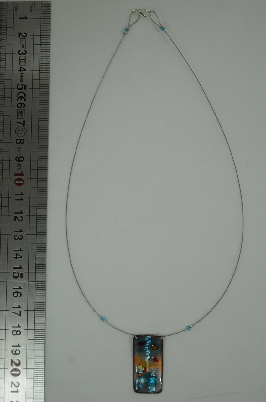 Collier-ca-ble-re-ctangle-bleu-clair-2