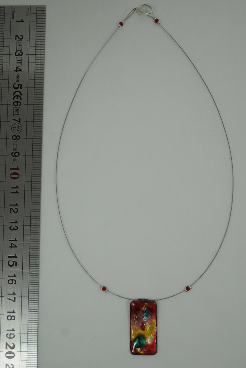 Collier-ca-ble-re-ctangle-rouge-2