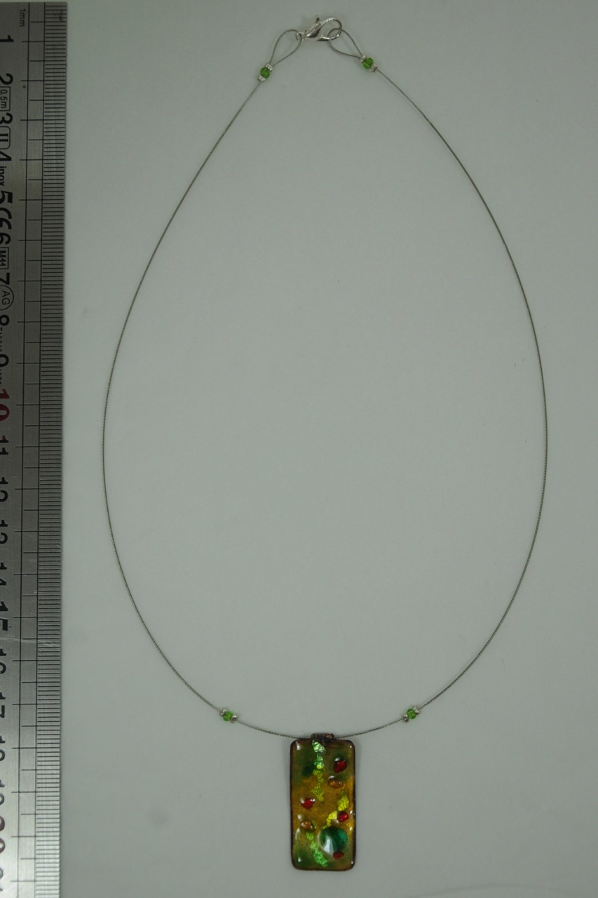 Collier-ca-ble-re-ctangle-vert-2-