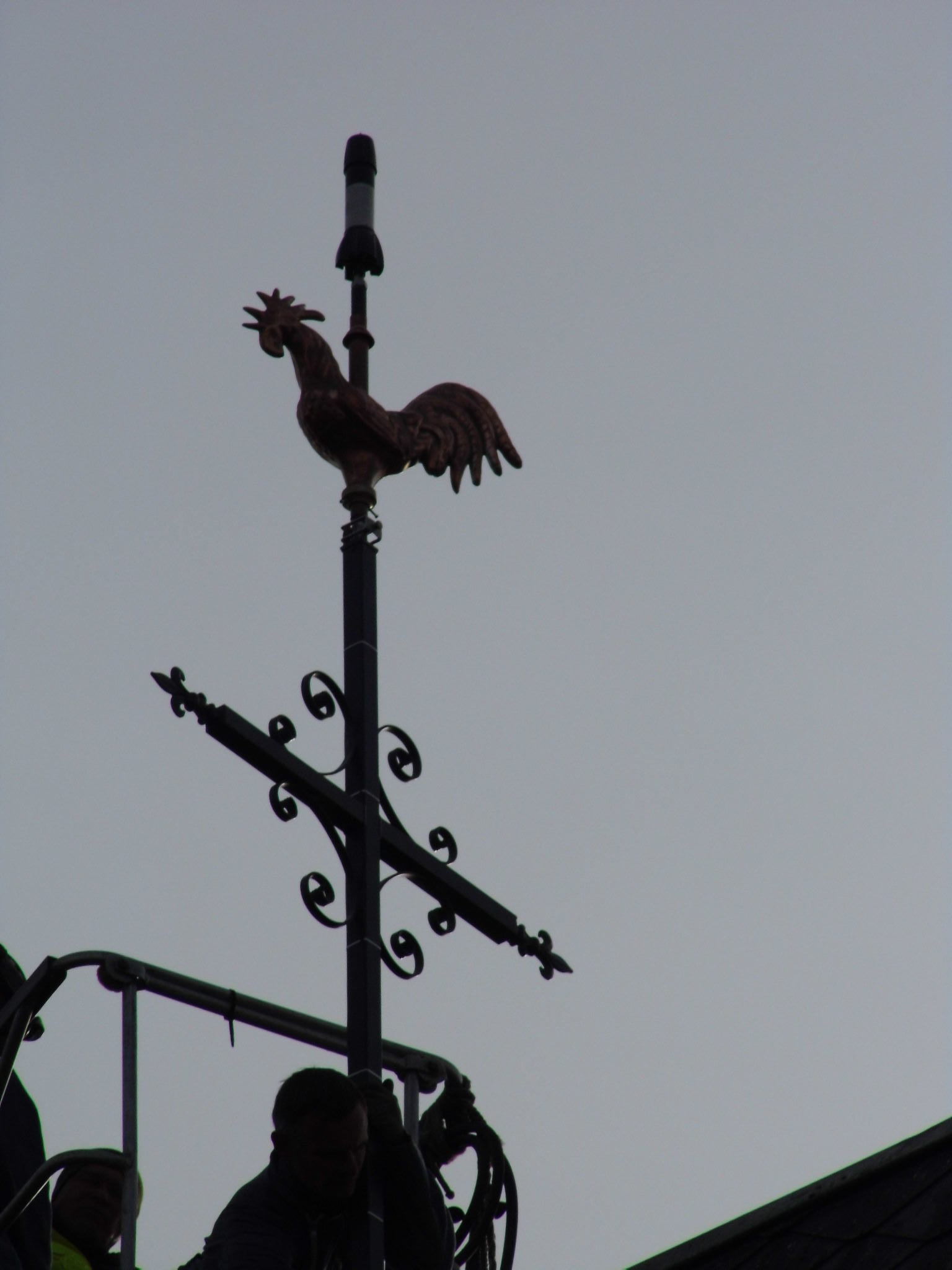 Installation du nouveau coq avec son paratonnerre le 23/10/2018