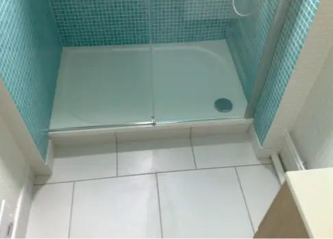 Receveur de douche extra plat installe a reze 44400 