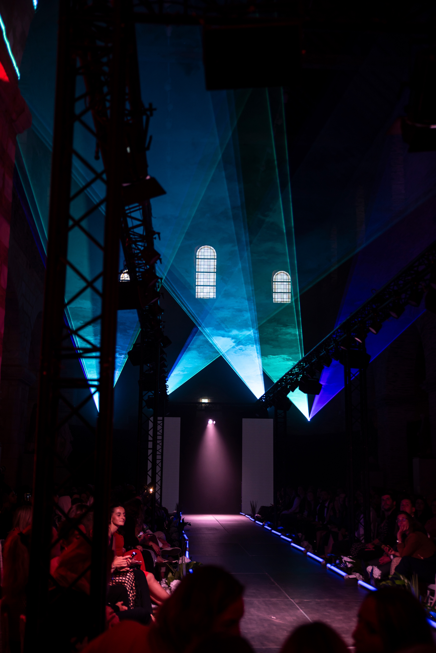 Web mse show laser angersfashionnight 2024 2
