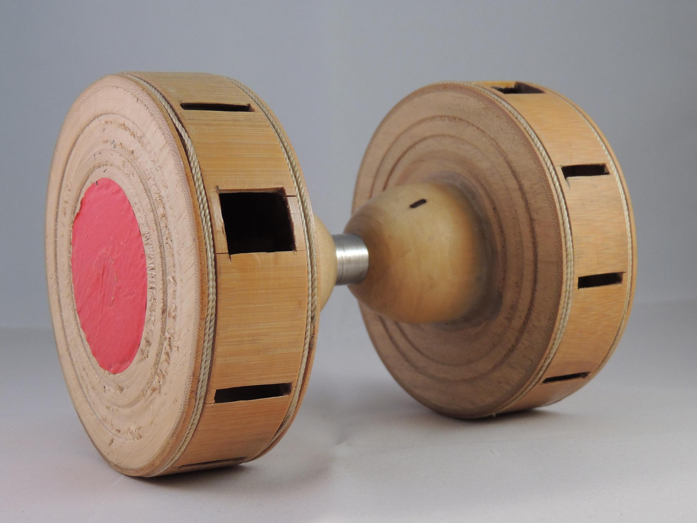 Nom:  -
Date: 2003
Matière et couleur: Bois (brut)
Longueur (mm):144
Diamètre (mm):110
Inscription: -