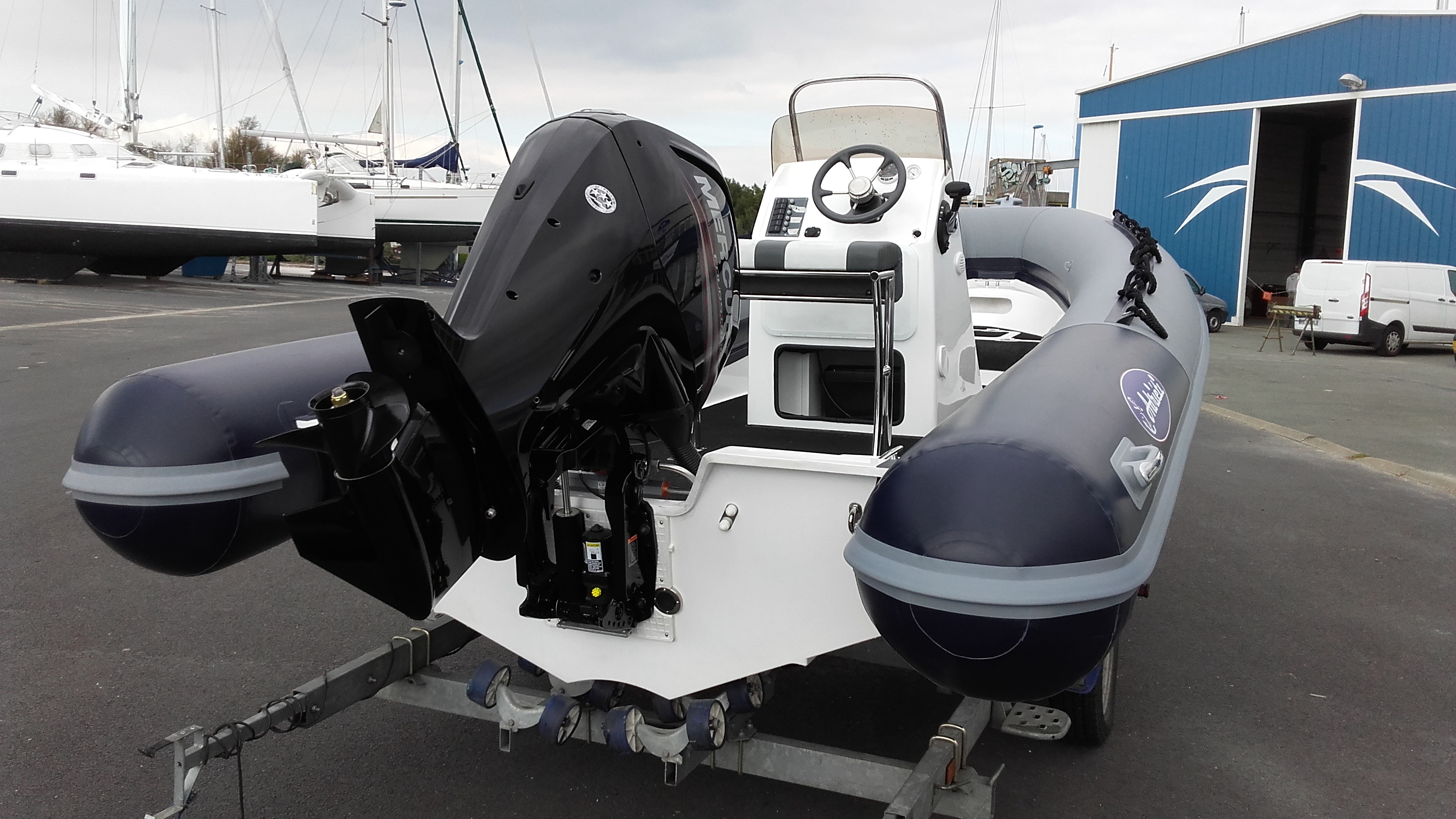 Semi-rigide ADRIETI 600 SR