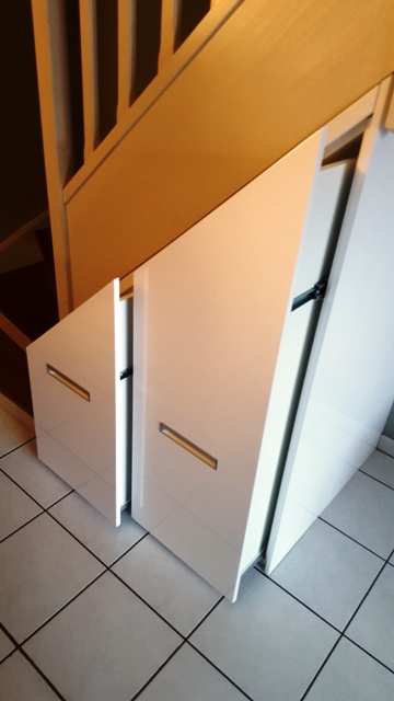 Placard coulissant sous escalier